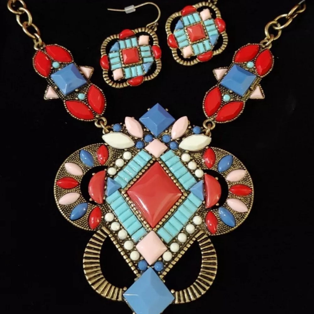 Avon Go to Princess Necklace & Earring Gift Set. Signature collection. New.